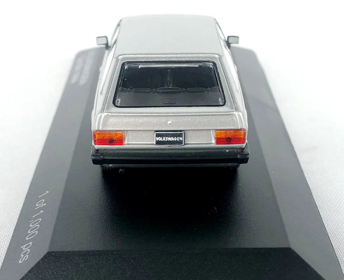 Miniatura White Box - Volkswagen Gol BX (1984) - Escala 1:43 - Cinza