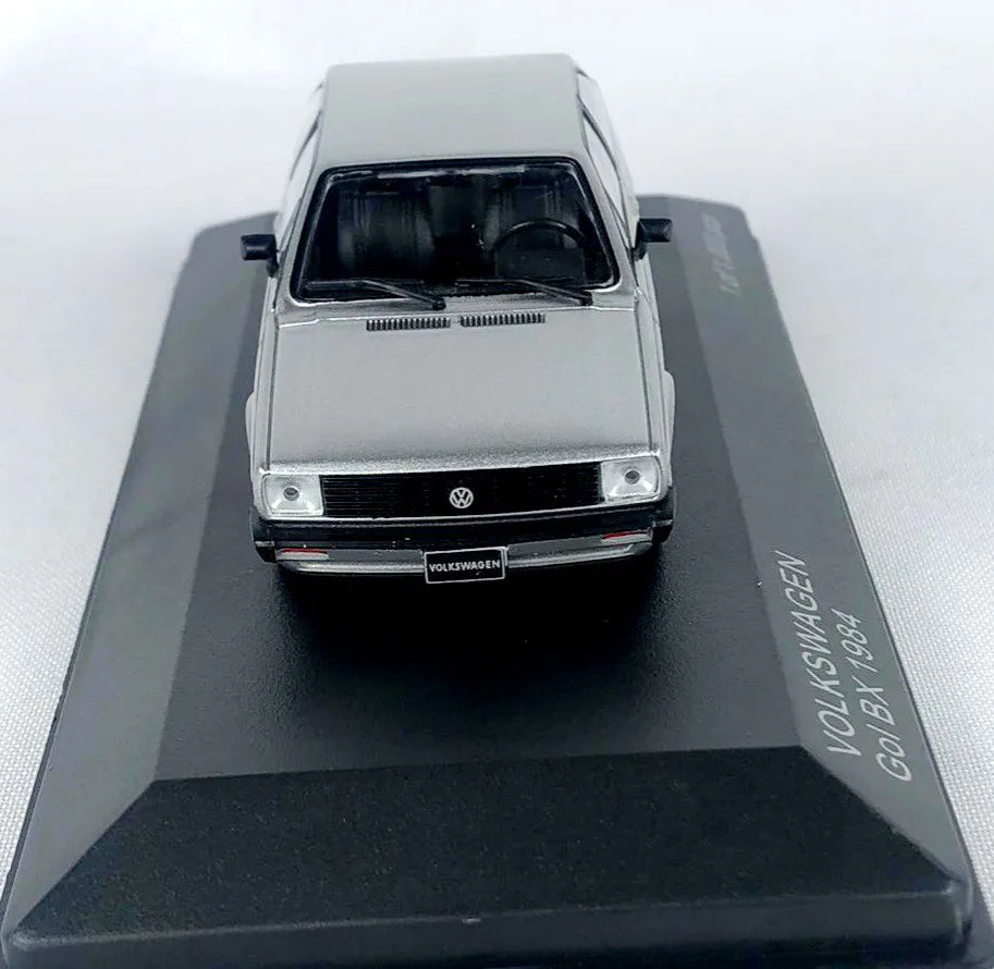 Miniatura White Box - Volkswagen Gol BX (1984) - Escala 1:43 - Cinza
